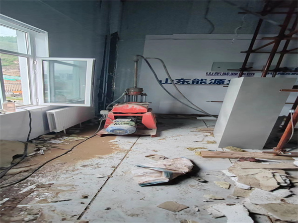 青松路街道地基基础下沉墙体裂缝加固注浆顶升施工